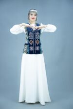 03929 Казахский национальный костюм