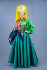04179 Русский народный костюм с платком