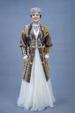 04167 Этнический казахский национальный костюм