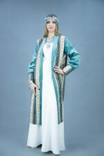 03927 Казахский национальный костюм