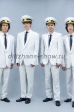 04684 Белые смокинги с морскими фуражками