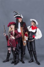 5766. Пиратские костюмы для групповой фотосессии