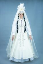 03879 Казахский национальный костюм