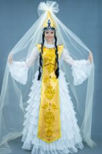 03889 Казахский национальный костюм